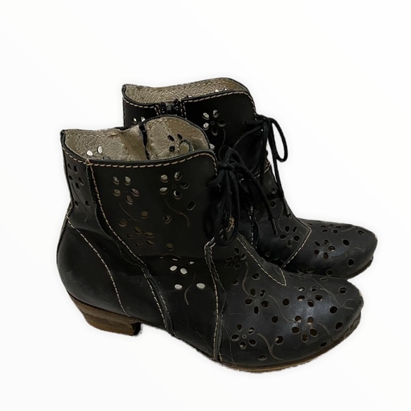 rovers Shoes - Rovers 36 black leather ankle boots floral cutouts lace up zipper neutral Womens